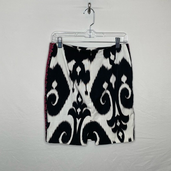 White House Black Market Ikat Print Skirt Size 4 - Picture 3 of 3